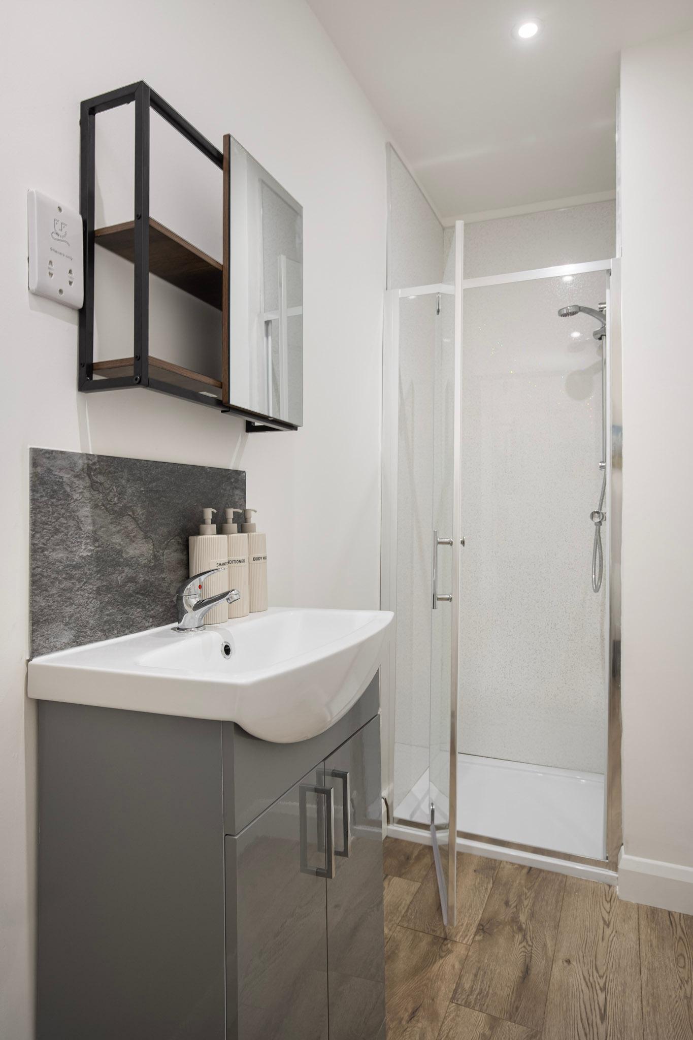 Modern 1-Bed | Luxury Finishes | Central Location5