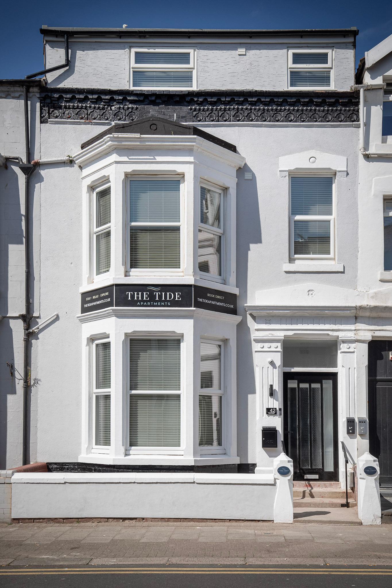 5 Apartments | 18 Guests | Entire Building Rental2