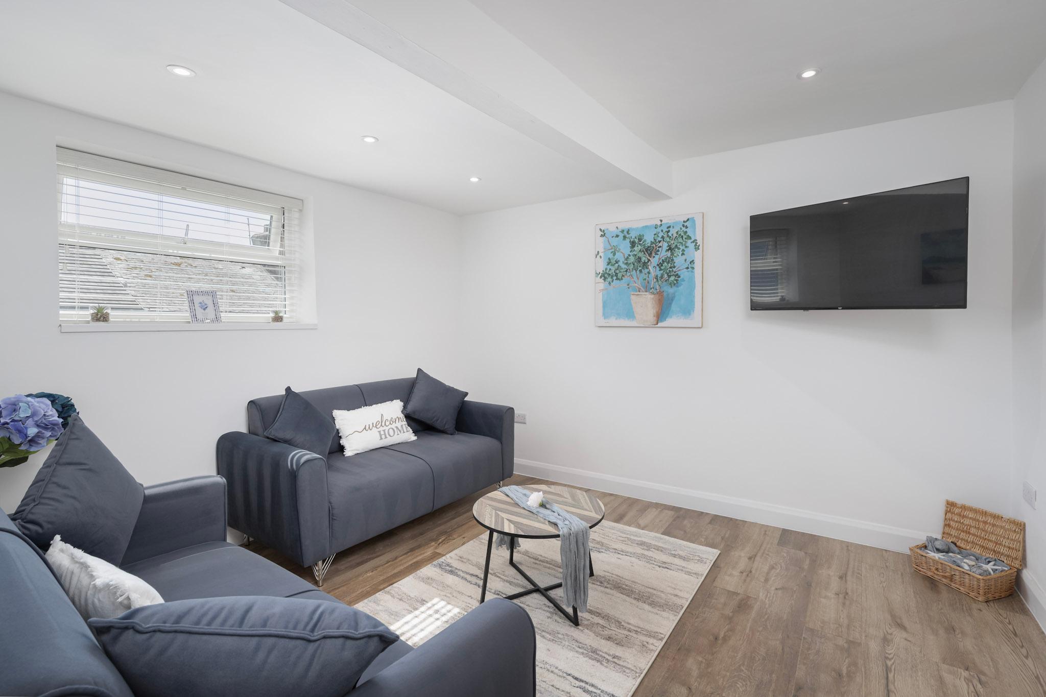 5 Apartments | 18 Guests | Entire Building Rental3